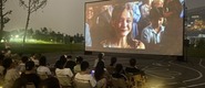 （骚穴淫荡转载）成都秋夜“新耍法”：到公园看坝坝电影